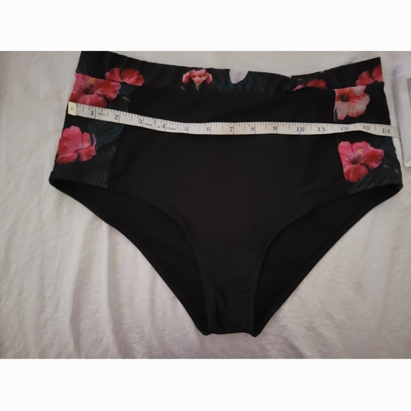 Swimsuit set - Picture 10 of 11